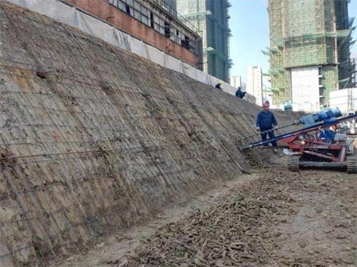 左贡建筑边坡支护